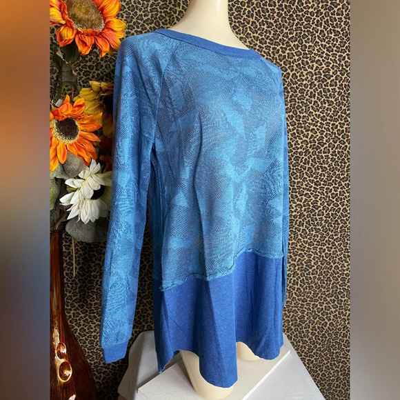 🌴3/$30🌴DOE & RAE Teal/Blue Two Tone Long Sleeved Top NWT - Picture 3 of 9